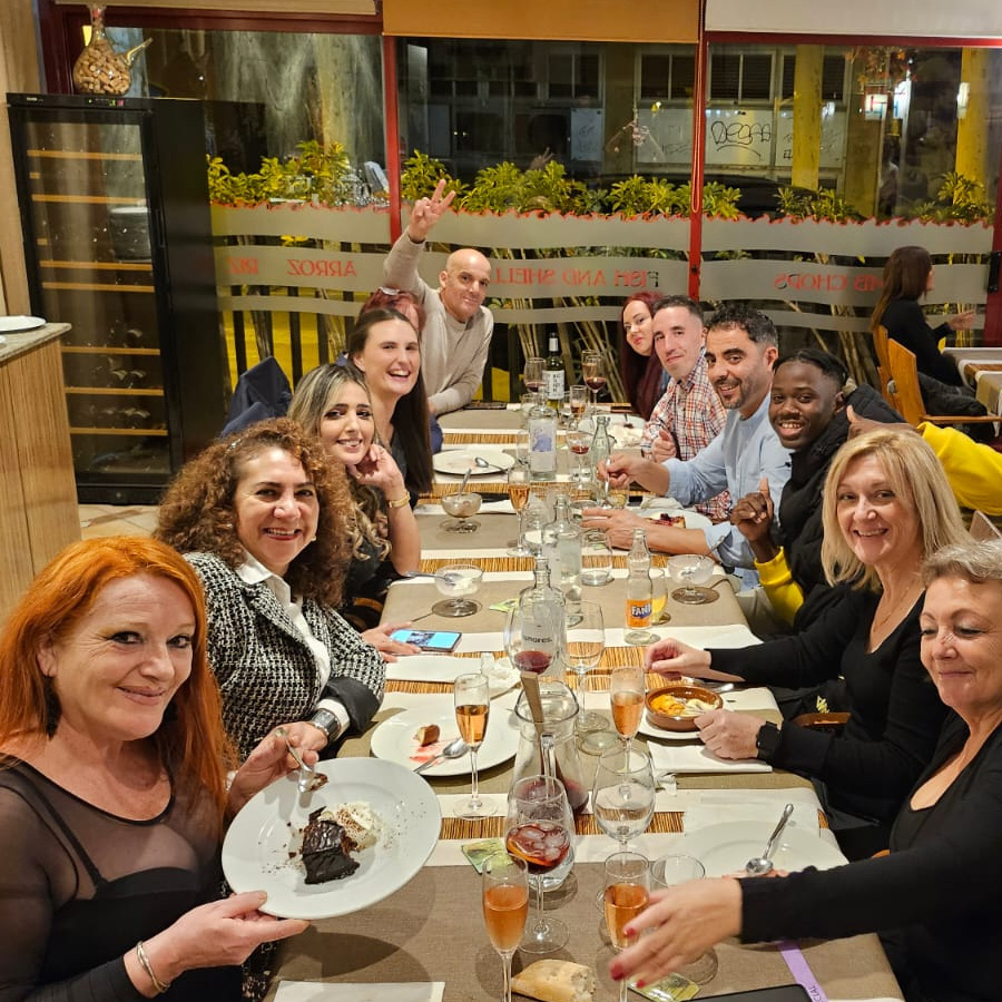 donde cenar en salou para grupos mesa de grupo en el restaurante